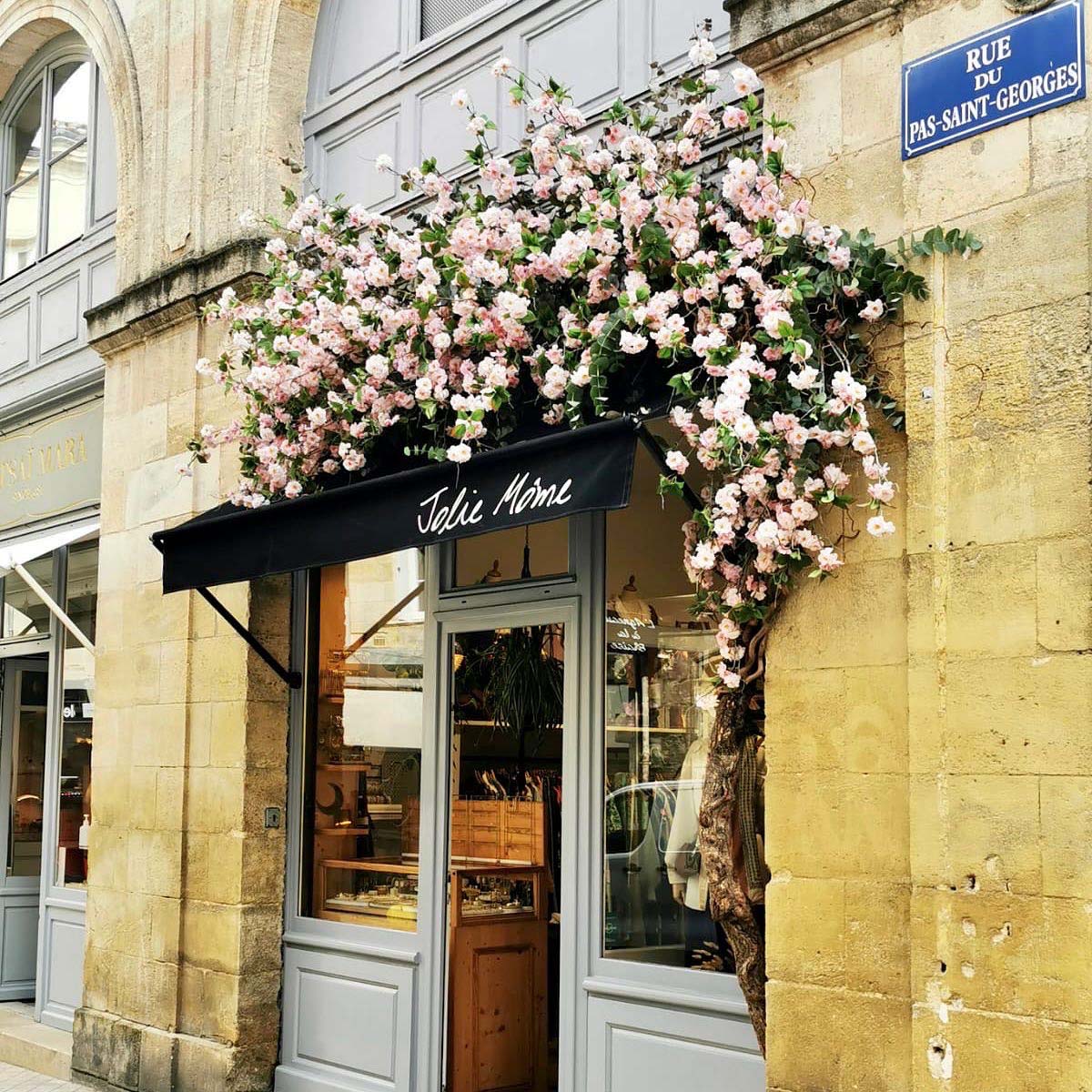 Décoration de façade printannière